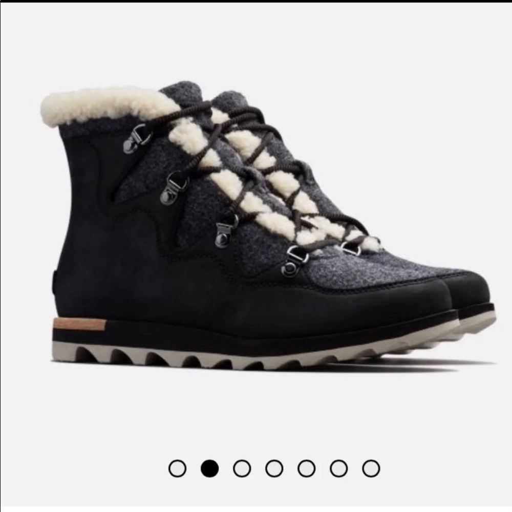 Sorel sneakchic alpine holiday boot